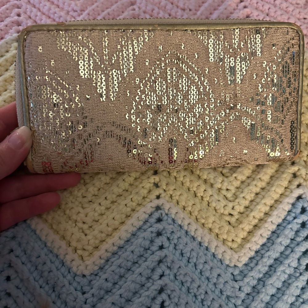 Elegant Sequin Clutch Wallet - Picture 3 of 8